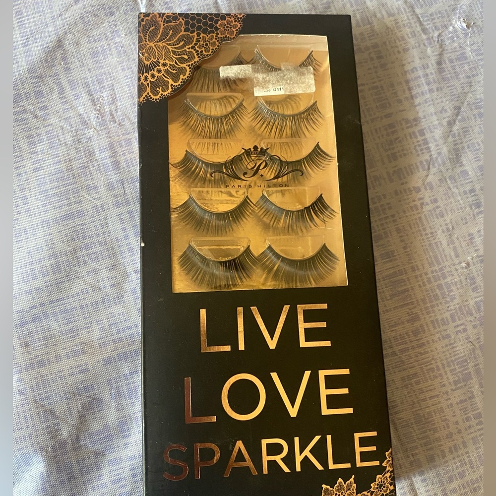 new in box paris hilton 5 pc false lashes!